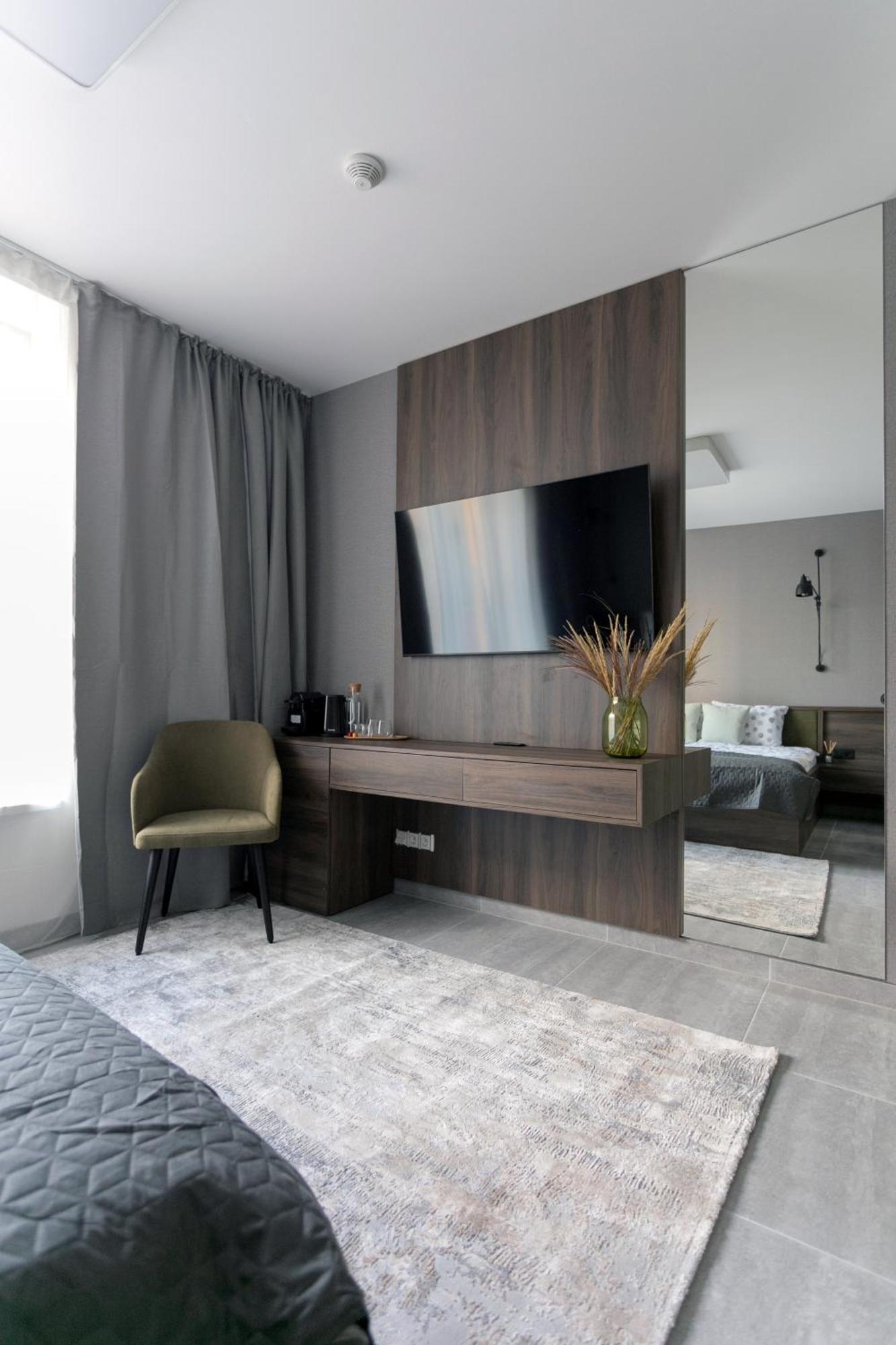 Luong Europe Apartments Praga Esterno foto